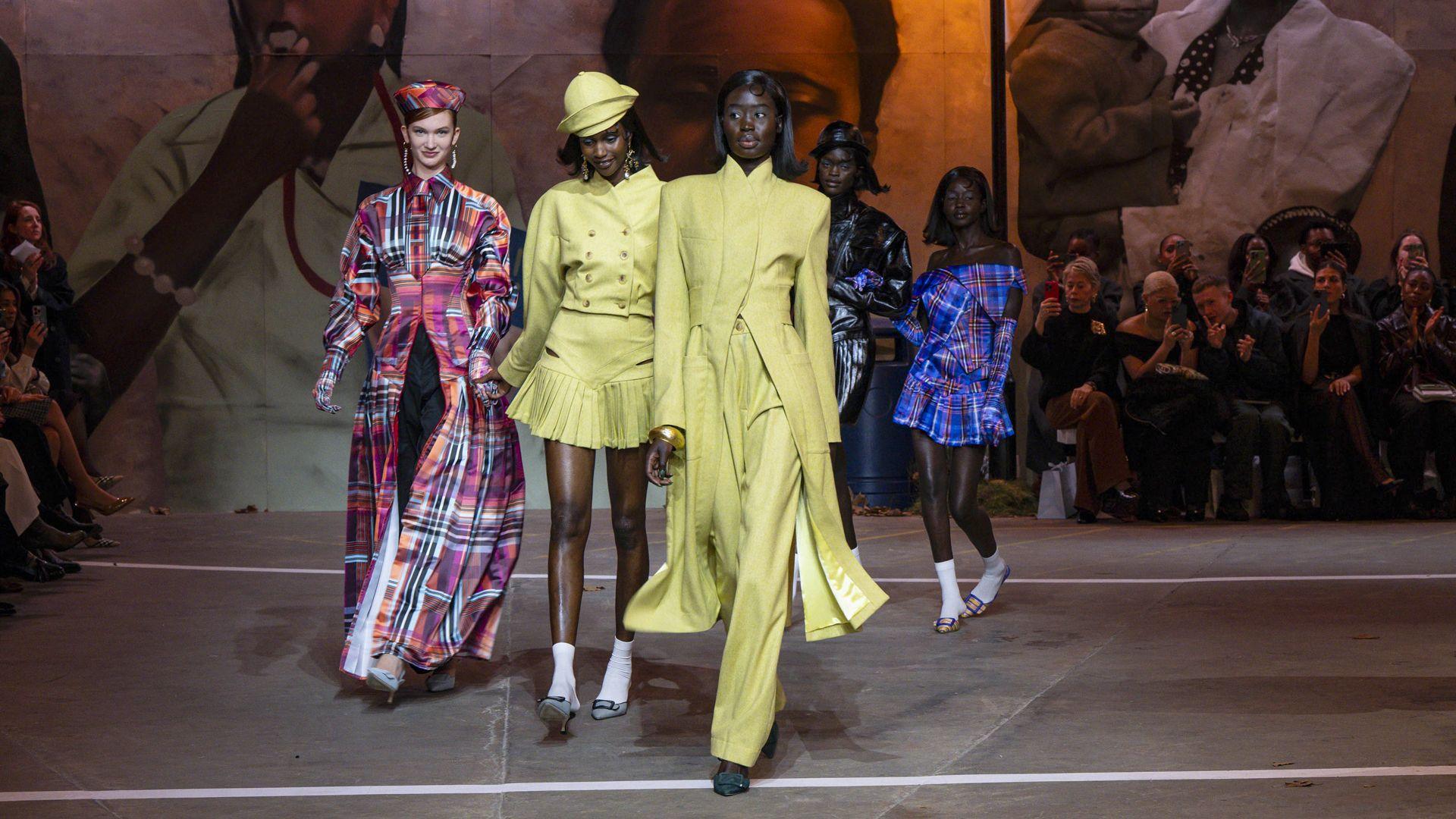 The best looks at London Fashion Week 2026 - BBC News